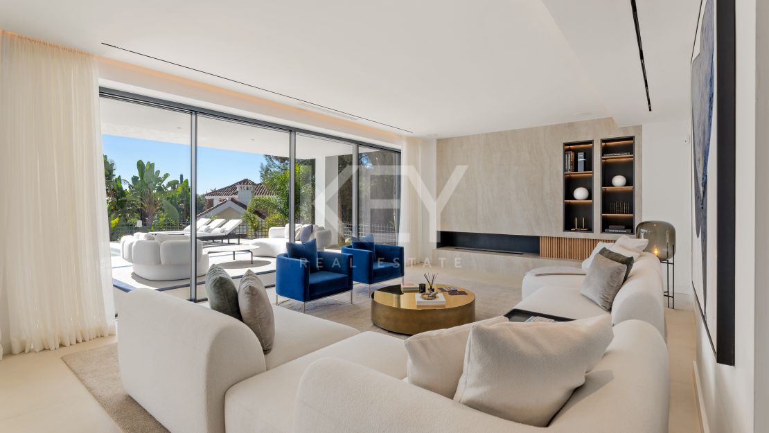 Contemporary Elegant Villa with Views in Sierra Blanca, Marbella