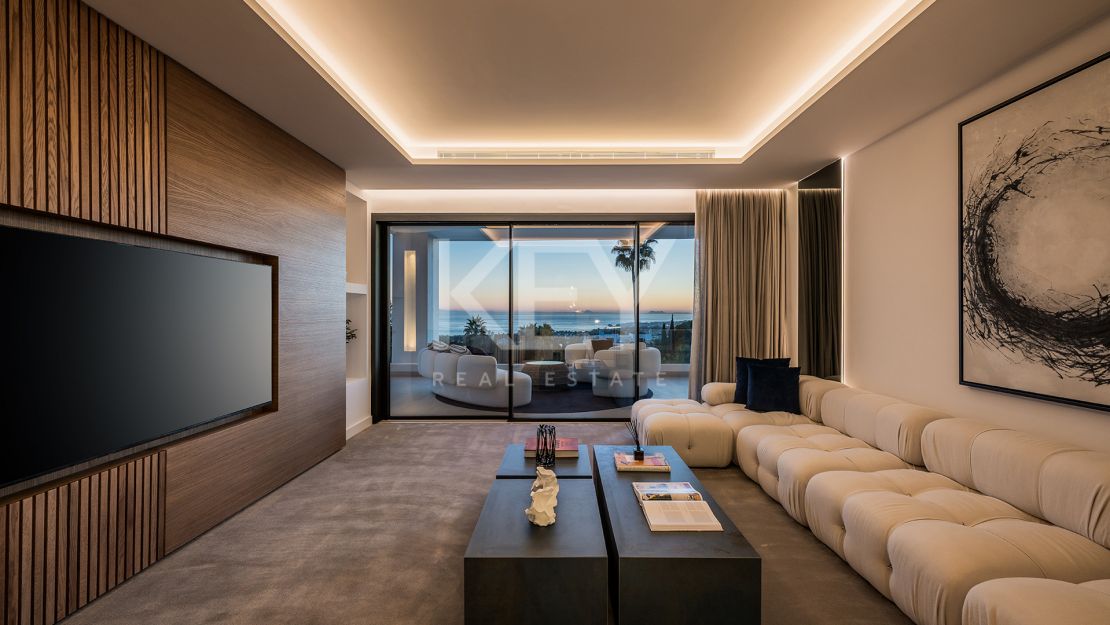 Contemporary Elegant Villa with Views in Sierra Blanca, Marbella