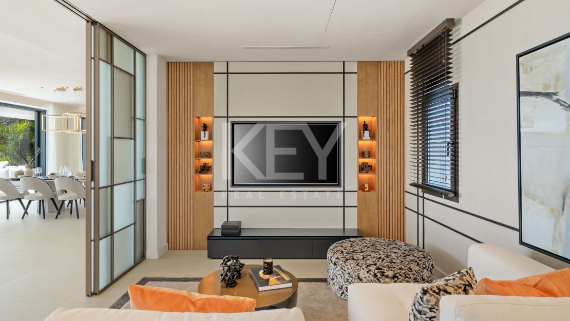 Contemporary Elegant Villa with Views in Sierra Blanca, Marbella