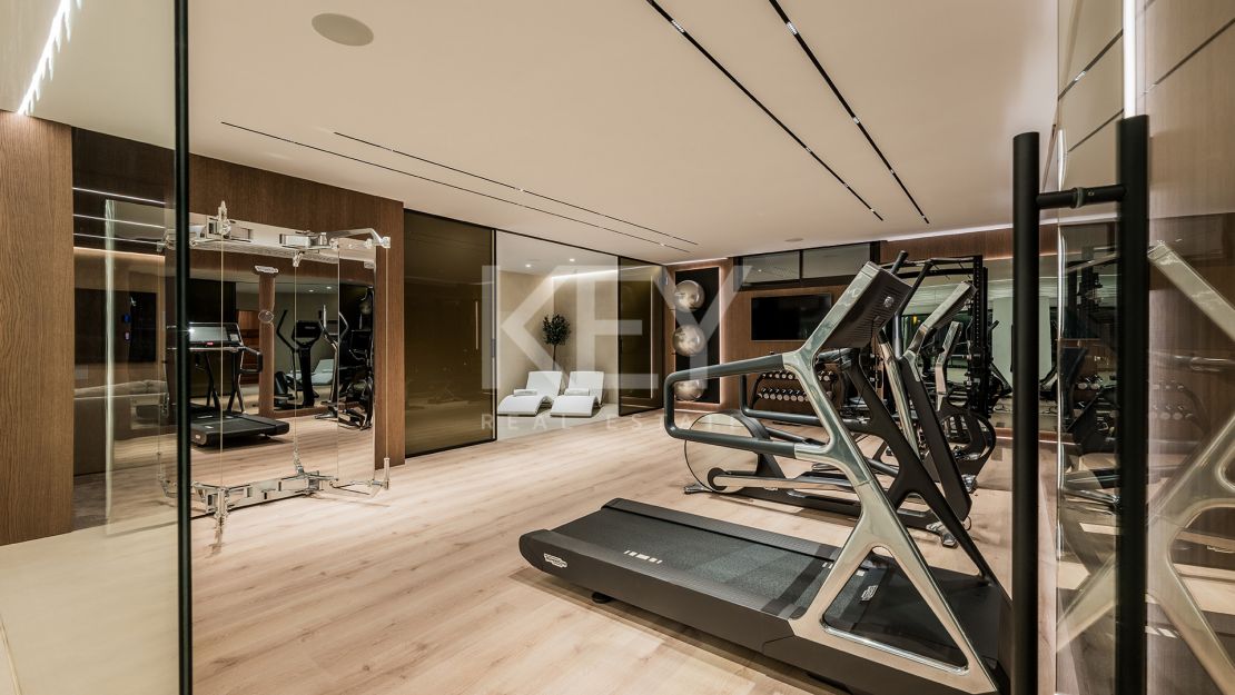 Contemporary Elegant Villa with Views in Sierra Blanca, Marbella