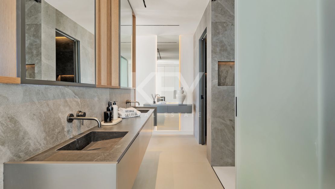 Contemporary Elegant Villa with Views in Sierra Blanca, Marbella