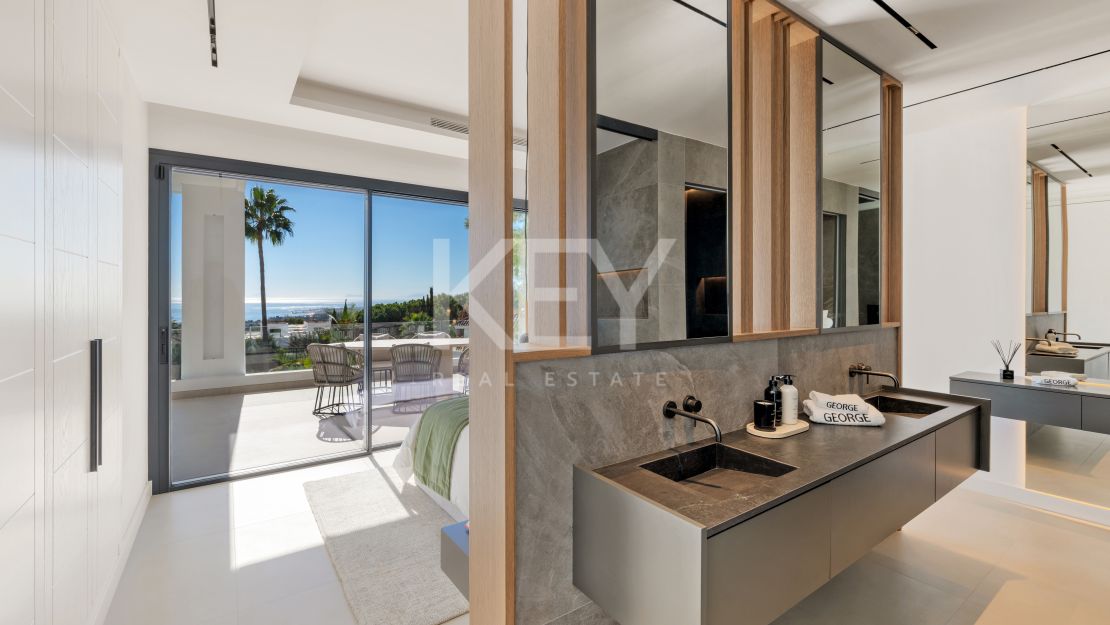 Contemporary Elegant Villa with Views in Sierra Blanca, Marbella