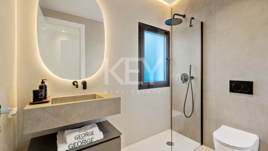 Contemporary Elegant Villa with Views in Sierra Blanca, Marbella