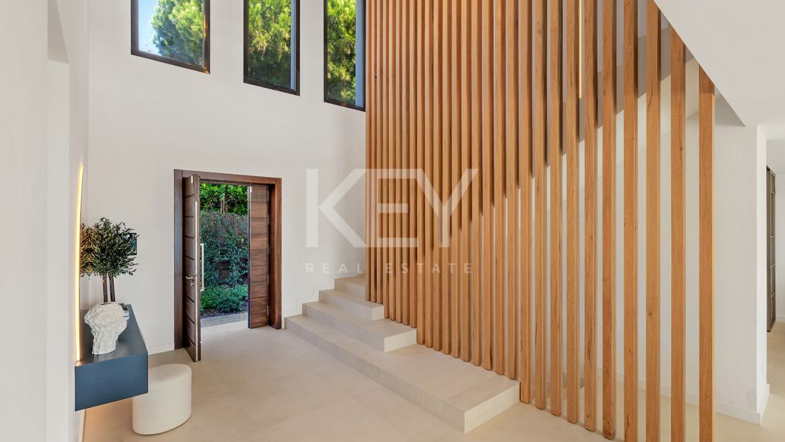 Contemporary Elegant Villa with Views in Sierra Blanca, Marbella