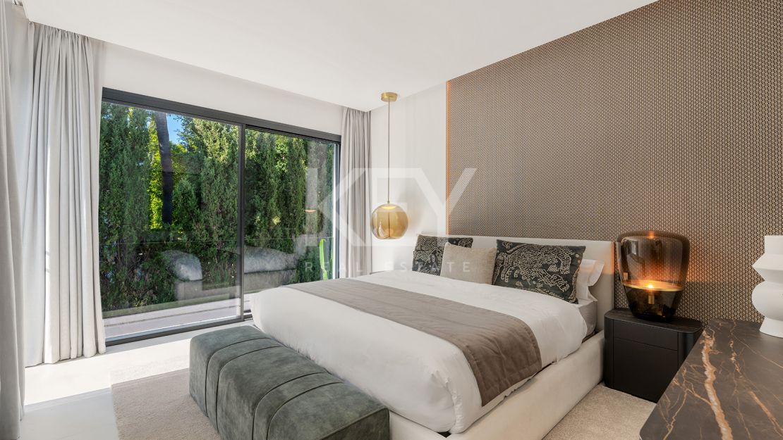 Contemporary Elegant Villa with Views in Sierra Blanca, Marbella