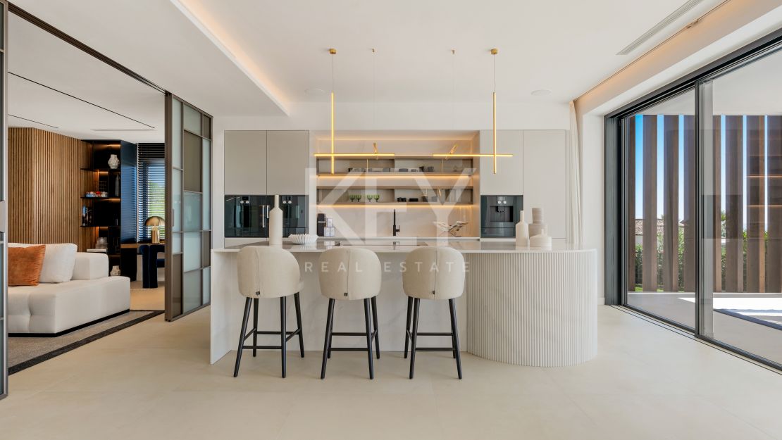Contemporary Elegant Villa with Views in Sierra Blanca, Marbella