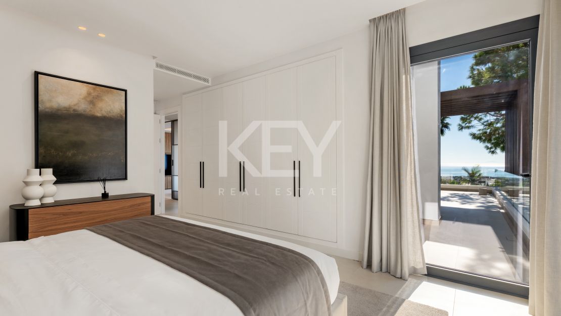 Contemporary Elegant Villa with Views in Sierra Blanca, Marbella