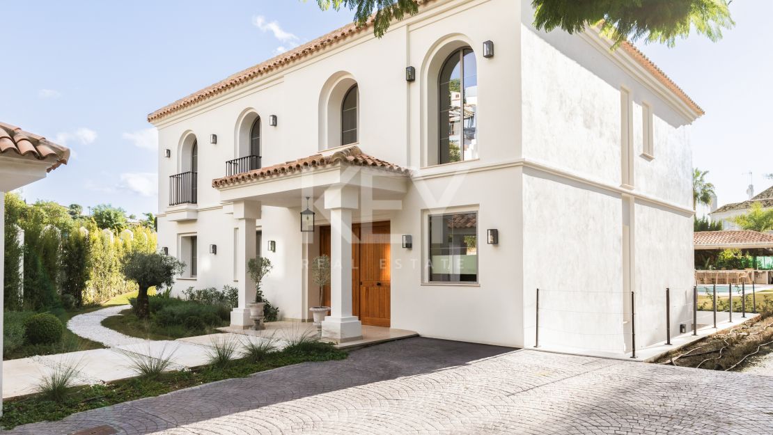 Elegante villa moderna en la prestigiosa urbanización Los Arqueros, Benahavís