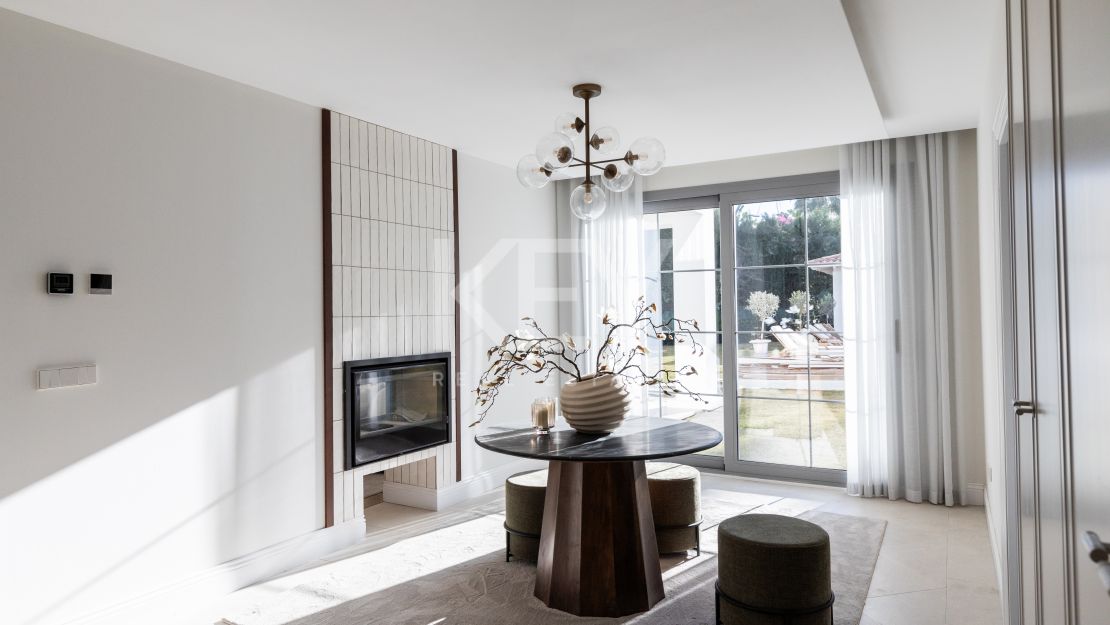 Elegante villa moderna en la prestigiosa urbanización Los Arqueros, Benahavís