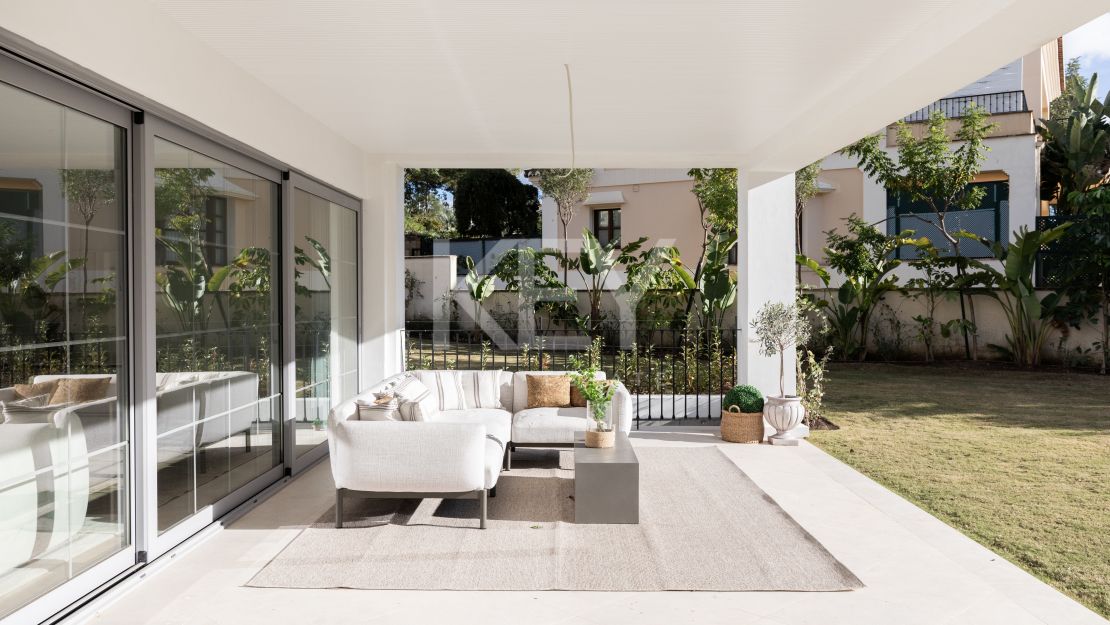 Elegante villa moderna en la prestigiosa urbanización Los Arqueros, Benahavís