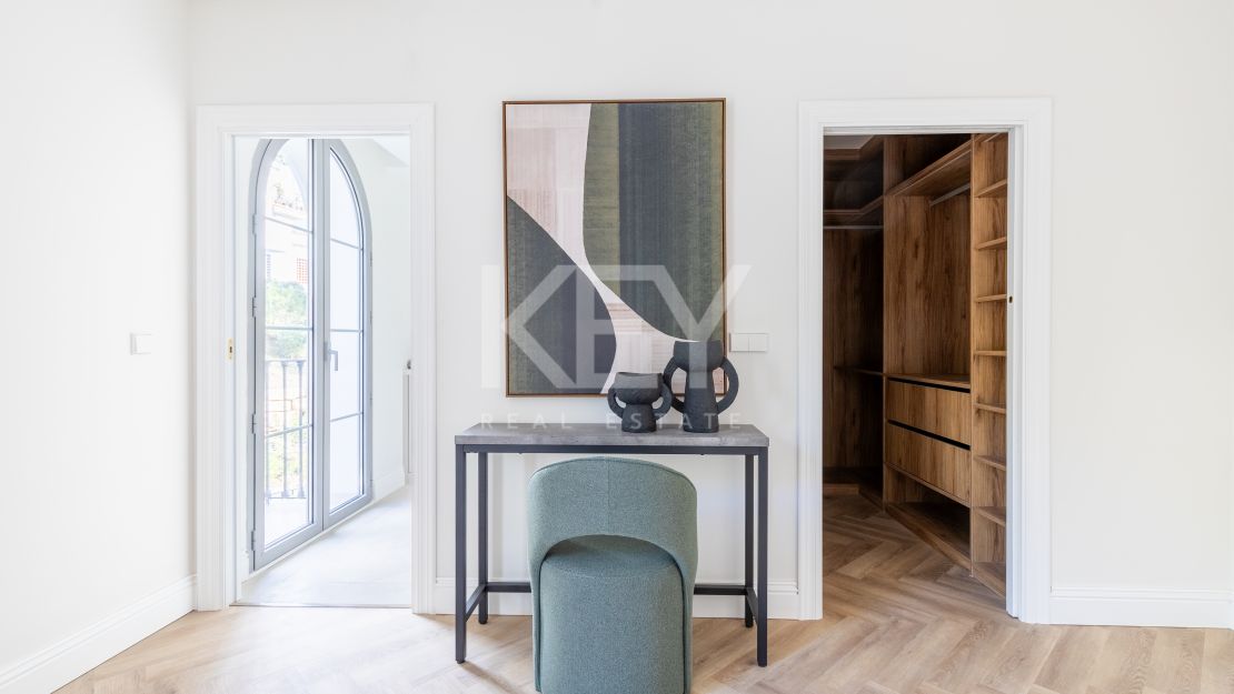 Elegante villa moderna en la prestigiosa urbanización Los Arqueros, Benahavís