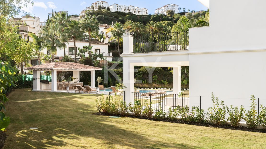 Elegante villa moderna en la prestigiosa urbanización Los Arqueros, Benahavís