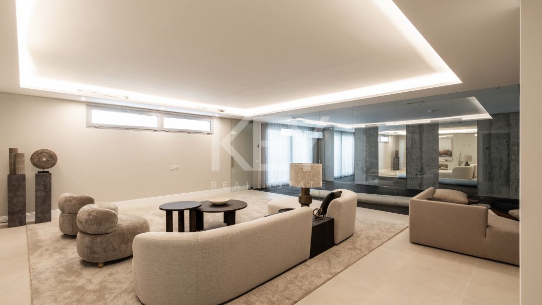 Elegante villa moderna en la prestigiosa urbanización Los Arqueros, Benahavís