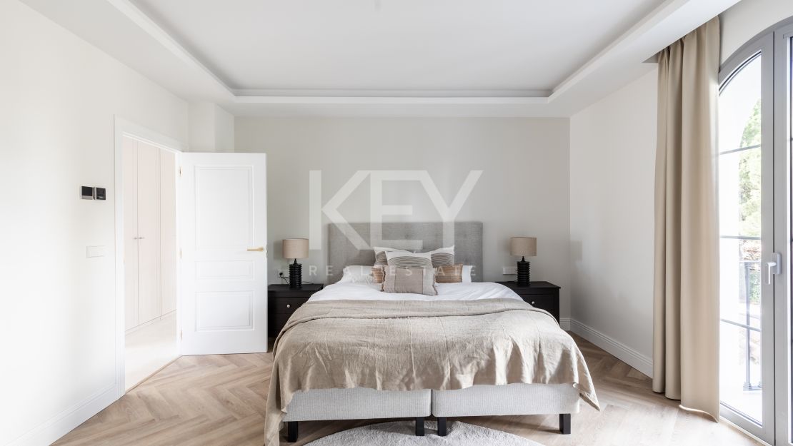 Elegante villa moderna en la prestigiosa urbanización Los Arqueros, Benahavís