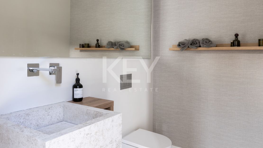 Elegante villa moderna en la prestigiosa urbanización Los Arqueros, Benahavís