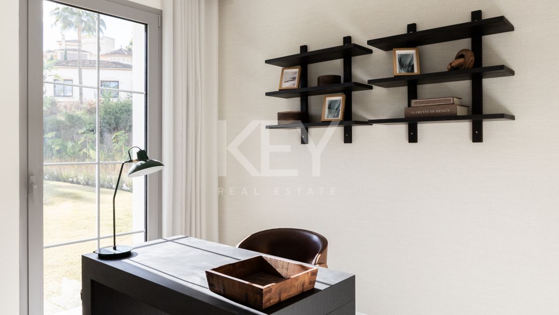 Elegante villa moderna en la prestigiosa urbanización Los Arqueros, Benahavís