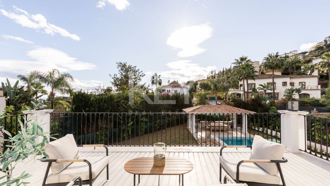 Elegante villa moderna en la prestigiosa urbanización Los Arqueros, Benahavís