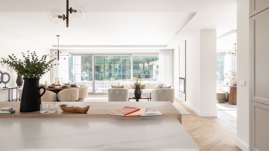 Elegante villa moderna en la prestigiosa urbanización Los Arqueros, Benahavís