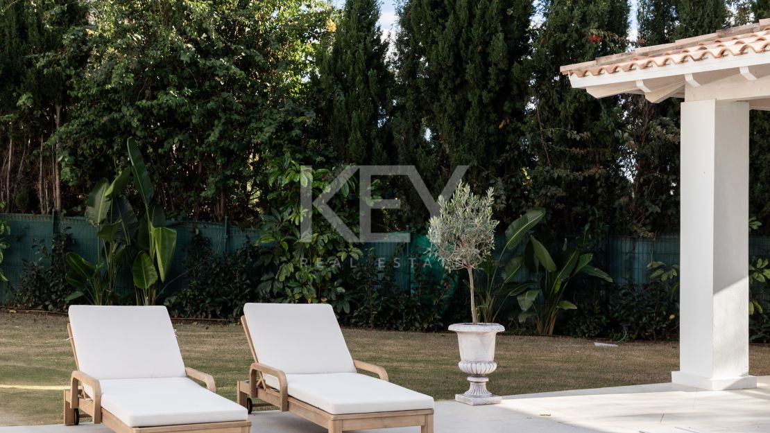 Elegante villa moderna en la prestigiosa urbanización Los Arqueros, Benahavís