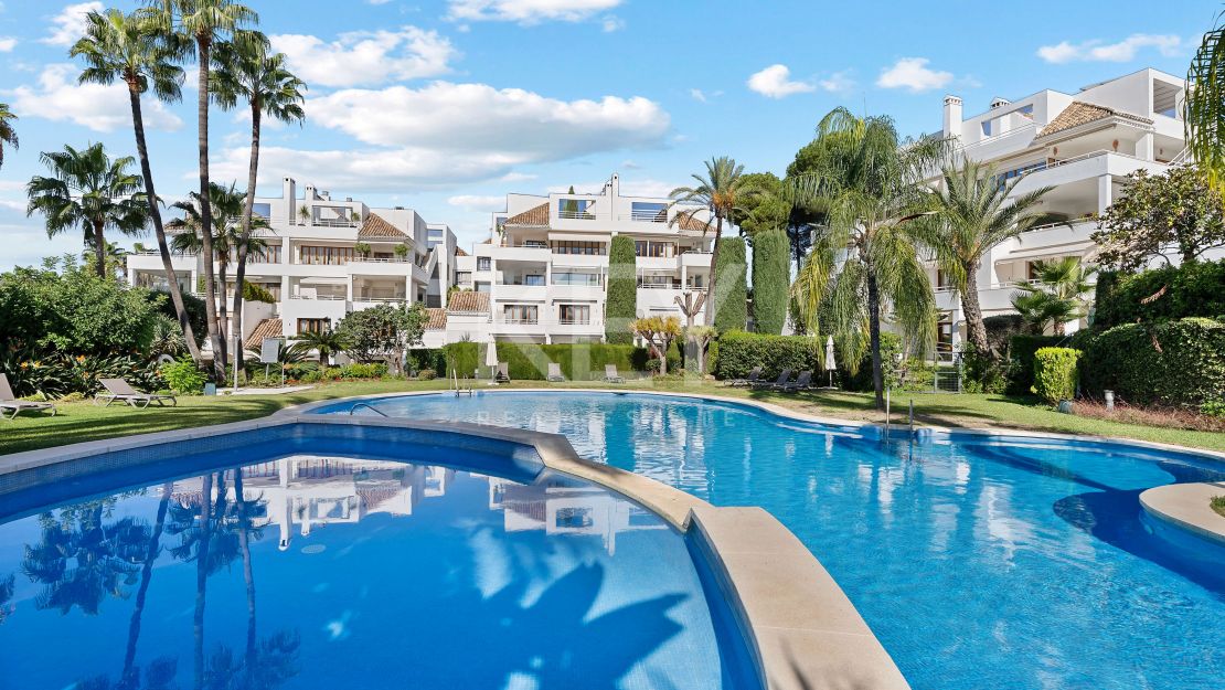 Beautiful apartment with garden in Nueva Andalucia, Marbella
