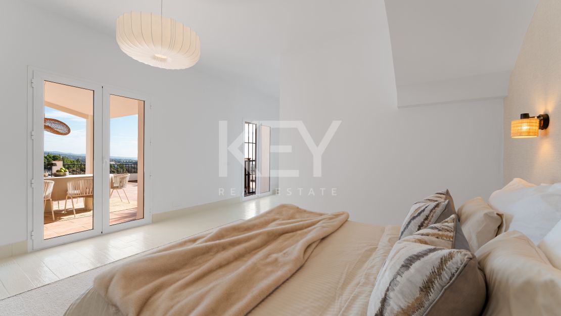 Elegant Andalusian Luxury Villa with Panoramic Sea Views in El Madroñal, Benahavis