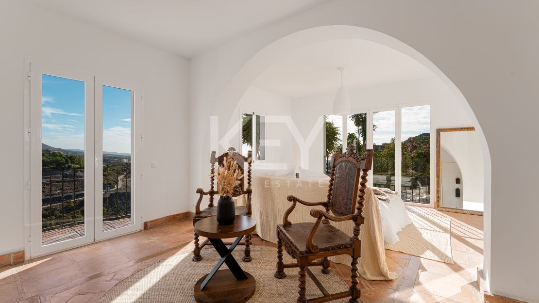 Elegant Andalusian Luxury Villa with Panoramic Sea Views in El Madroñal, Benahavis
