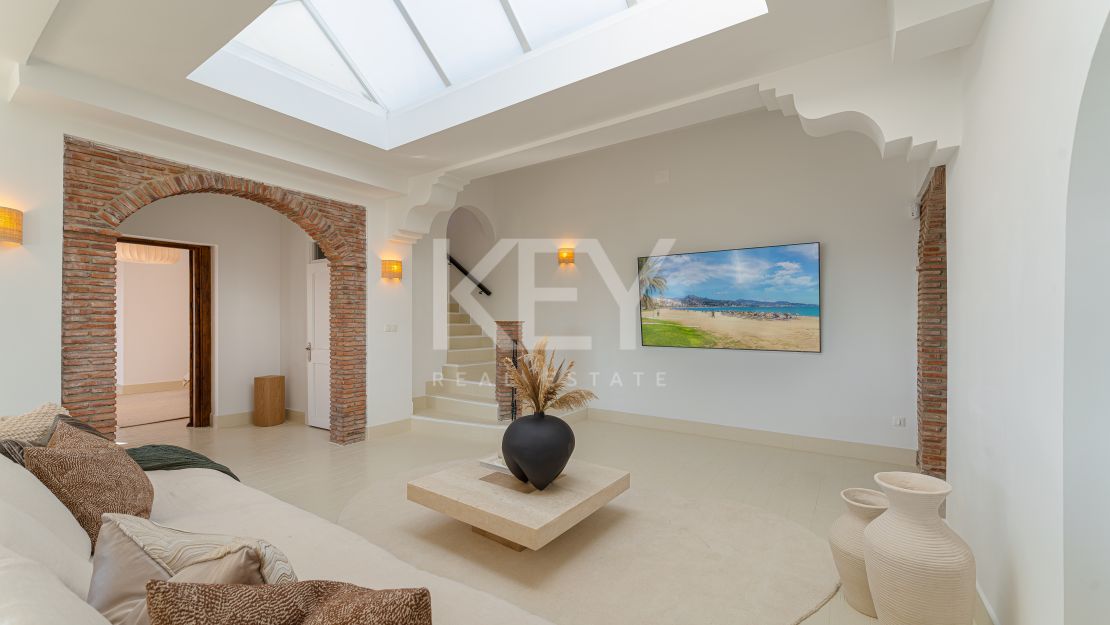 Elegant Andalusian Luxury Villa with Panoramic Sea Views in El Madroñal, Benahavis