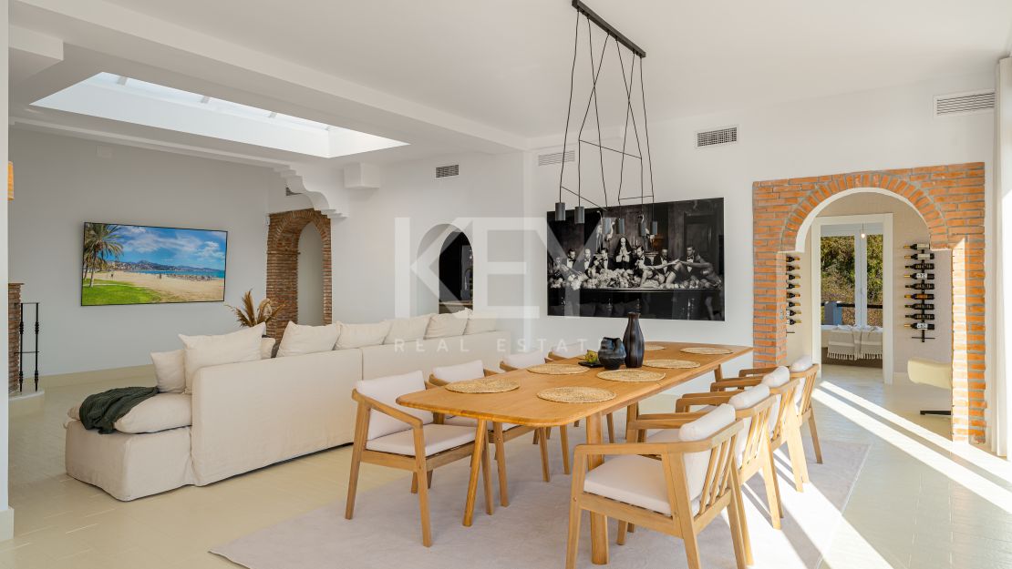 Elegant Andalusian Luxury Villa with Panoramic Sea Views in El Madroñal, Benahavis