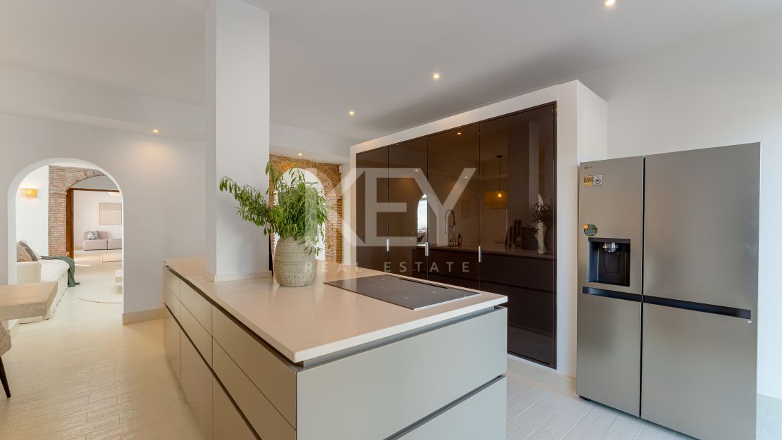 Elegant Andalusian Luxury Villa with Panoramic Sea Views in El Madroñal, Benahavis