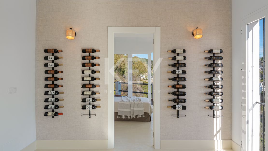 Elegant Andalusian Luxury Villa with Panoramic Sea Views in El Madroñal, Benahavis