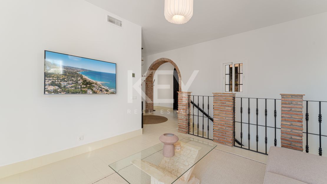 Elegant Andalusian Luxury Villa with Panoramic Sea Views in El Madroñal, Benahavis