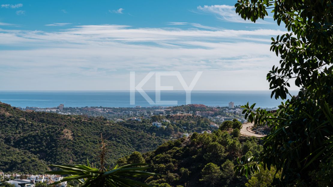 Elegant Andalusian Luxury Villa with Panoramic Sea Views in El Madroñal, Benahavis