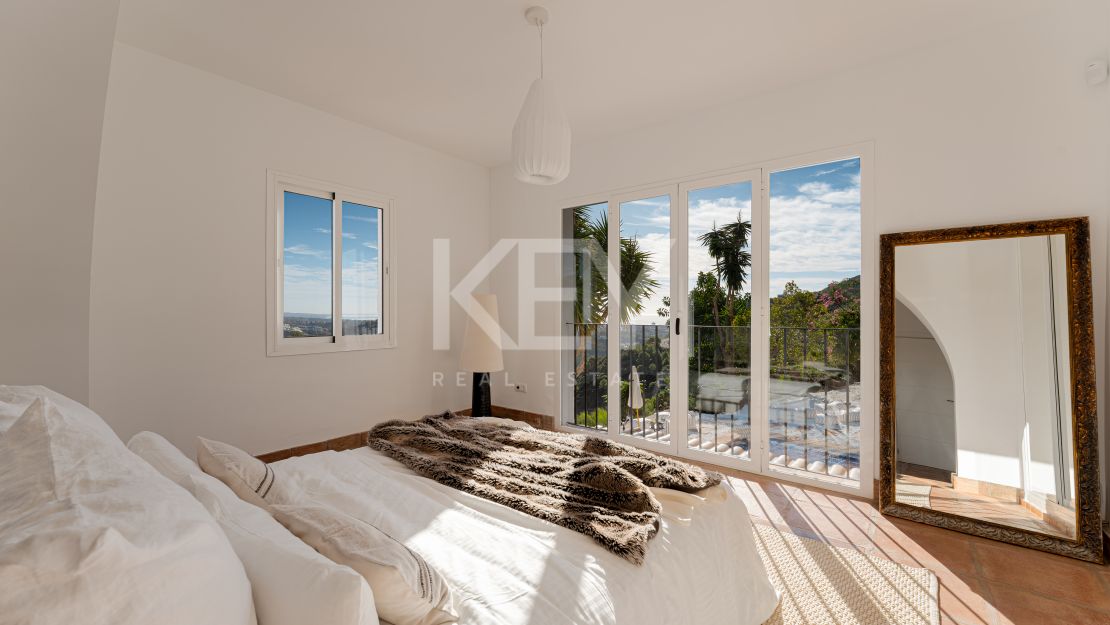 Elegant Andalusian Luxury Villa with Panoramic Sea Views in El Madroñal, Benahavis