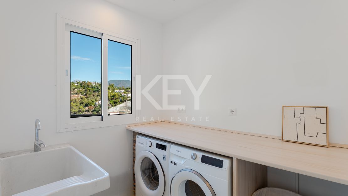 Elegant Andalusian Luxury Villa with Panoramic Sea Views in El Madroñal, Benahavis