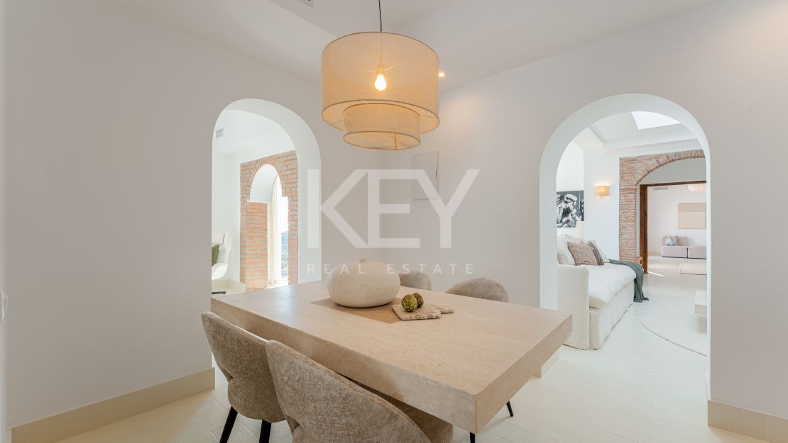 Elegant Andalusian Luxury Villa with Panoramic Sea Views in El Madroñal, Benahavis