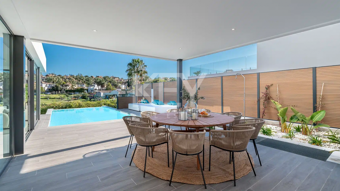 Stunning Golf Front Line Villa just minites from Puerto Banus, Marbella