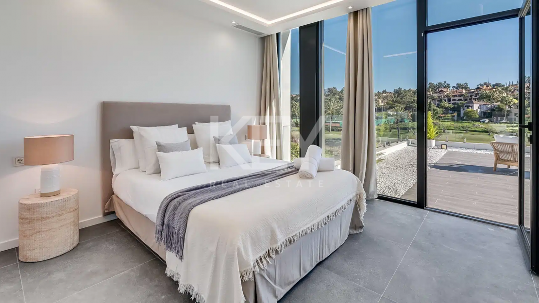 Stunning Golf Front Line Villa just minites from Puerto Banus, Marbella