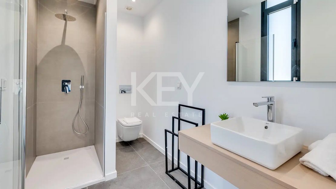 Stunning Golf Front Line Villa just minites from Puerto Banus, Marbella