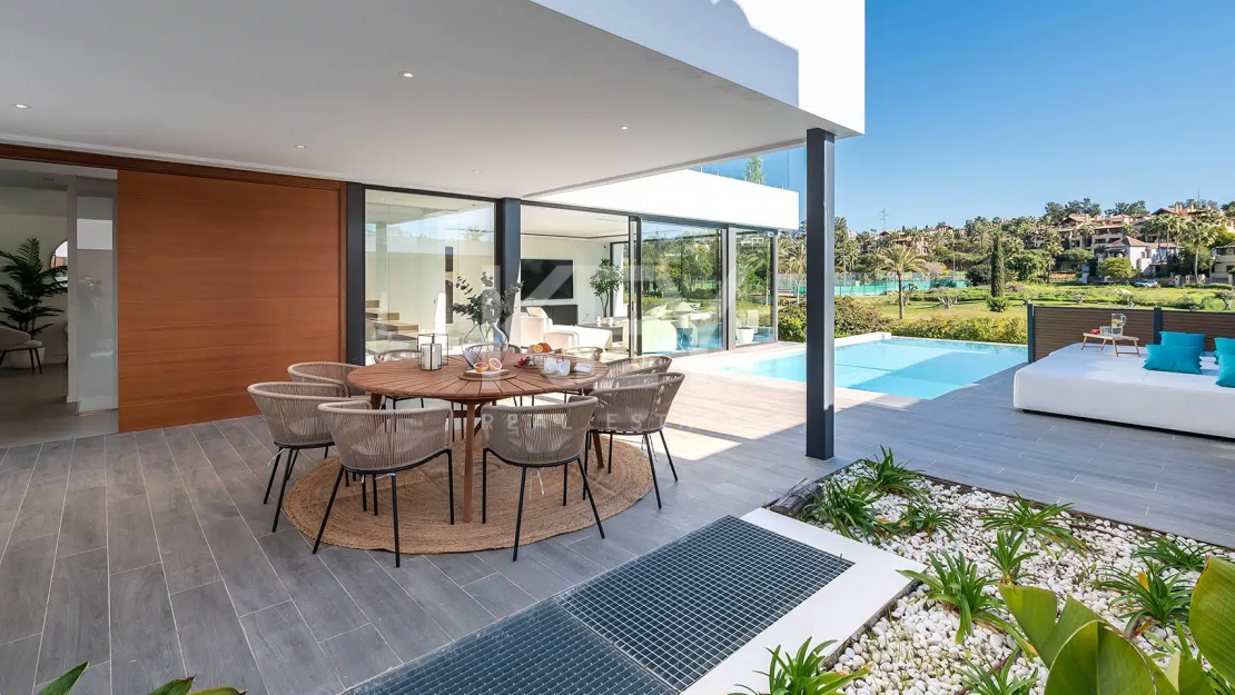 Stunning Golf Front Line Villa just minites from Puerto Banus, Marbella