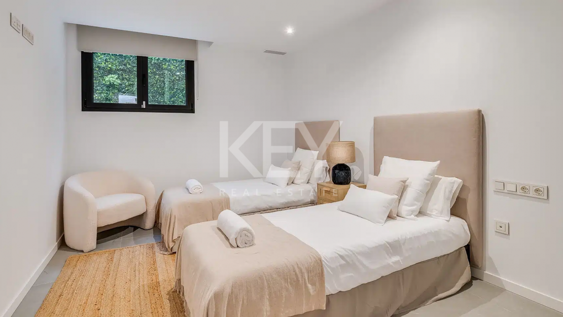 Stunning Golf Front Line Villa just minites from Puerto Banus, Marbella