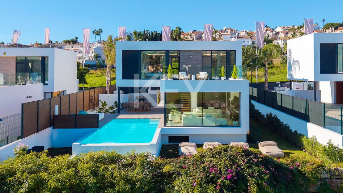 Stunning Golf Front Line Villa just minites from Puerto Banus, Marbella