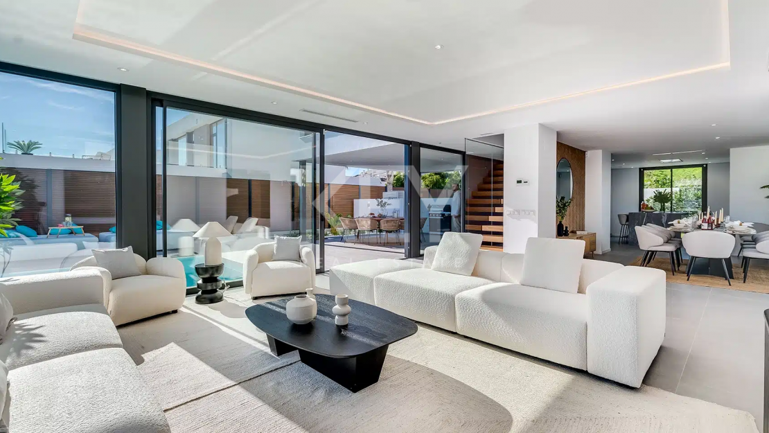 Stunning Golf Front Line Villa just minites from Puerto Banus, Marbella