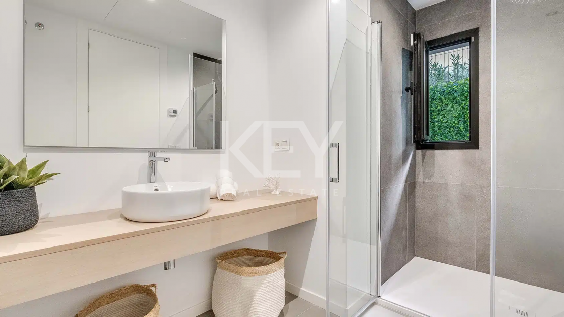 Stunning Golf Front Line Villa just minites from Puerto Banus, Marbella