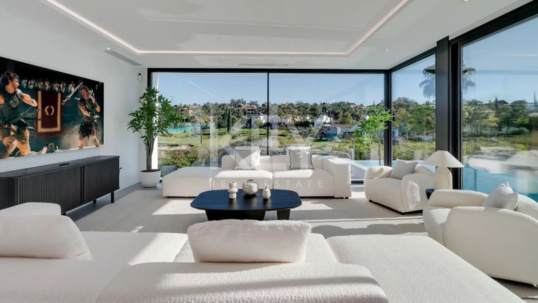 Stunning Golf Front Line Villa just minites from Puerto Banus, Marbella