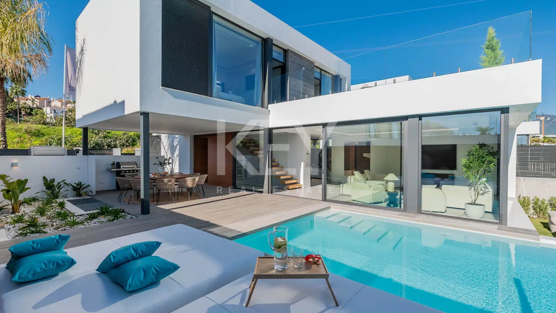 Stunning Golf Front Line Villa just minites from Puerto Banus, Marbella