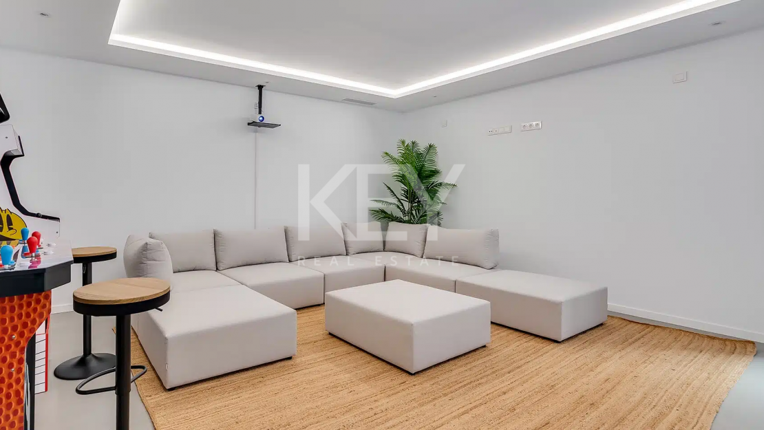 Stunning Golf Front Line Villa just minites from Puerto Banus, Marbella