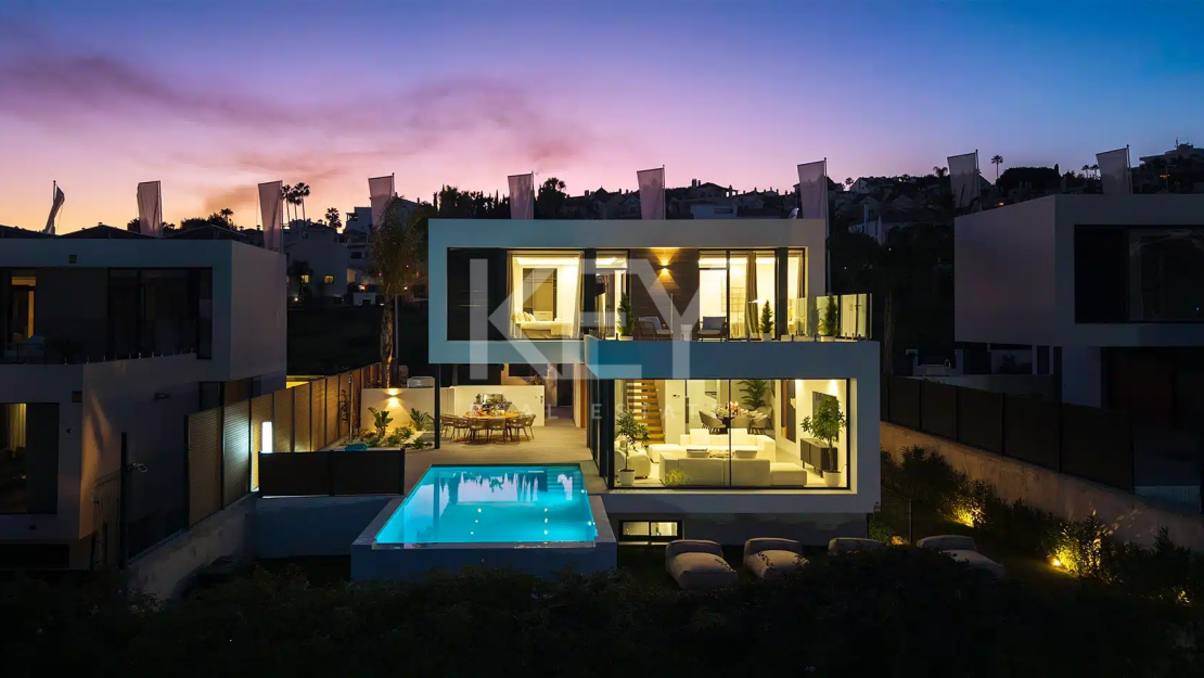 Stunning Golf Front Line Villa just minites from Puerto Banus, Marbella