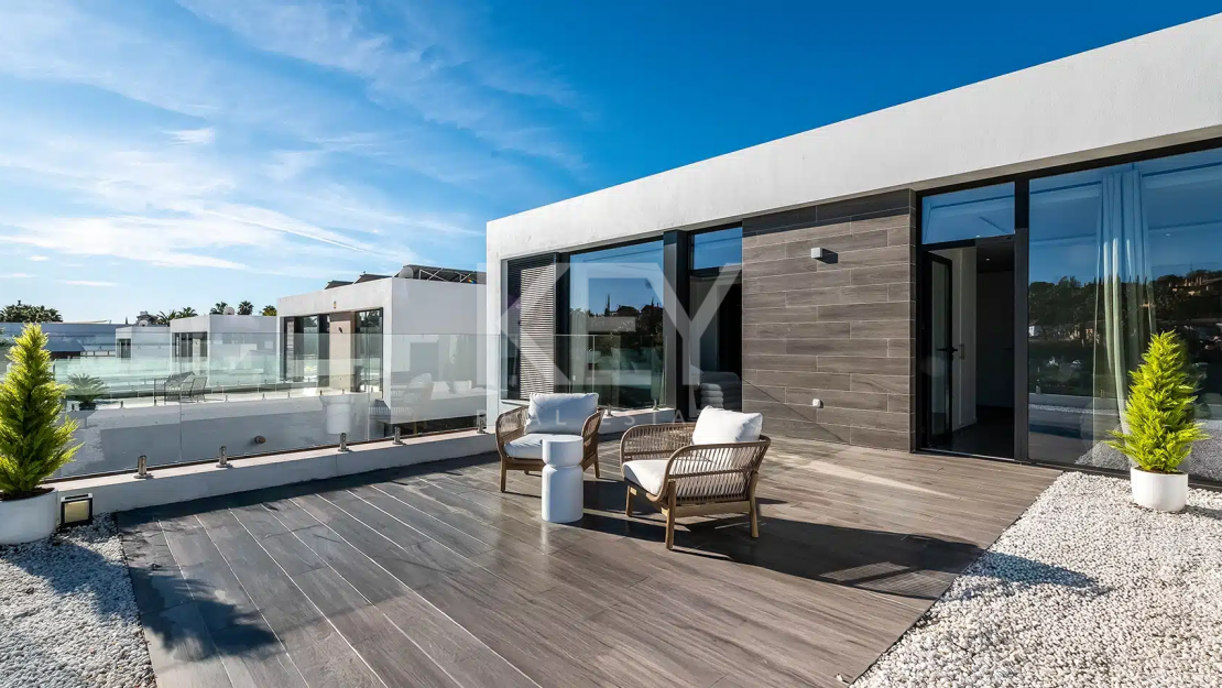 Stunning Golf Front Line Villa just minites from Puerto Banus, Marbella