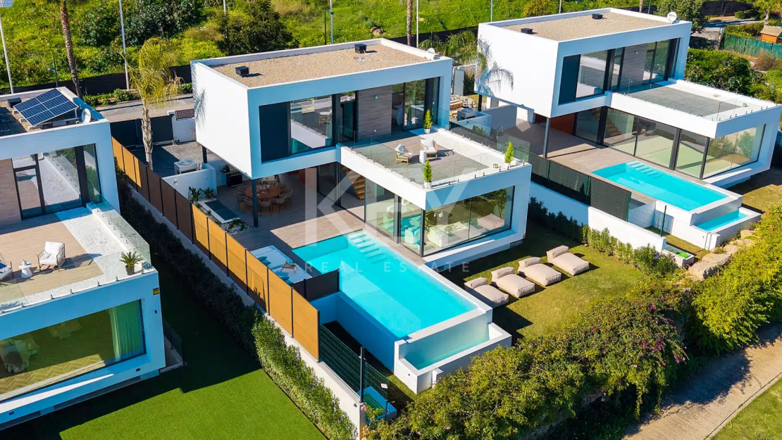 Stunning Golf Front Line Villa just minites from Puerto Banus, Marbella