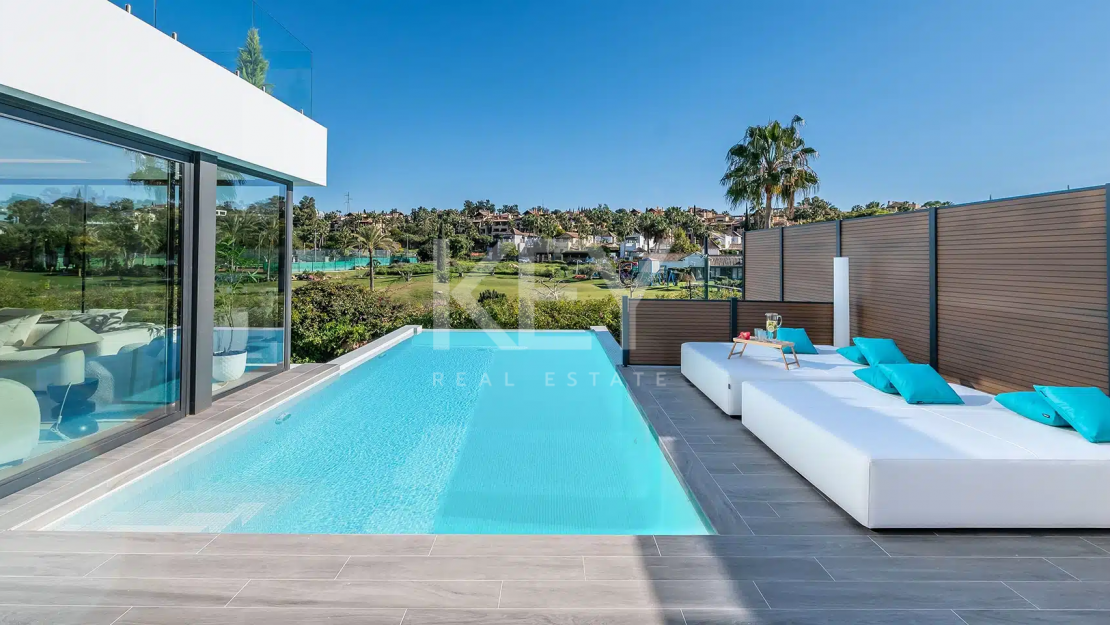 Stunning Golf Front Line Villa just minites from Puerto Banus, Marbella